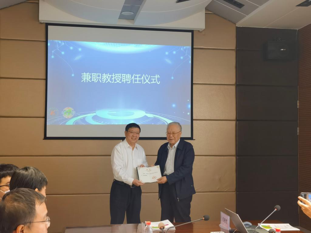 华体会网页版邀请汪旭光院士来校参加研讨会